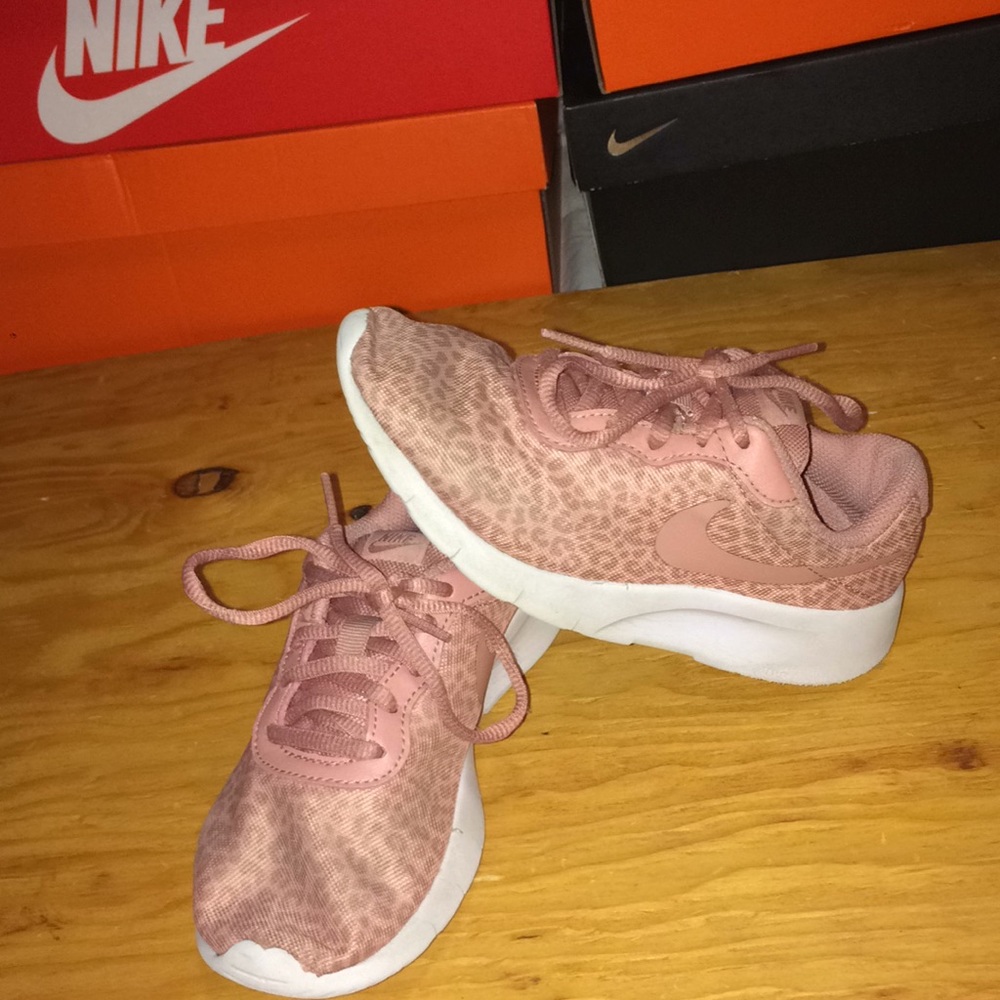 Nike Girls Play/Tennis Shoes Pink and white 1.5Y
